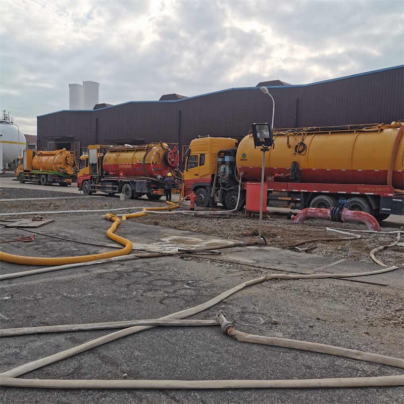 理县污水池清理